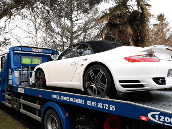 remorquage d'une voiture par SAS Grisenti à tarbes